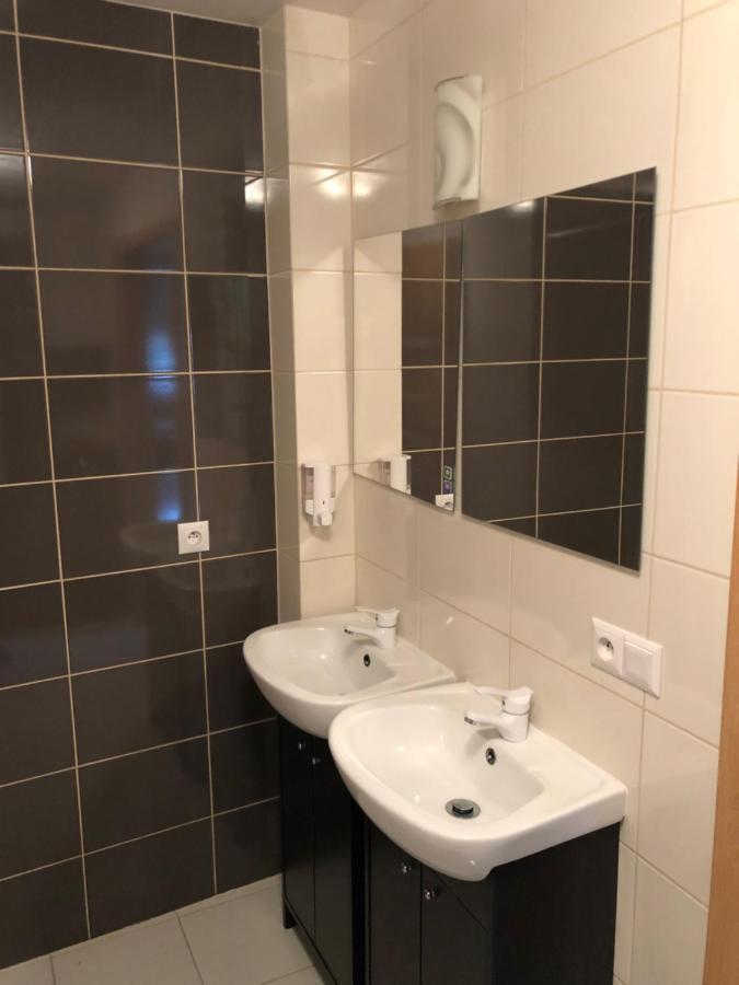 Hgs Home Noclegi Pracownicze Parking , Lazienki ゴジュフ・ヴィエルコポルスキ エクステリア 写真