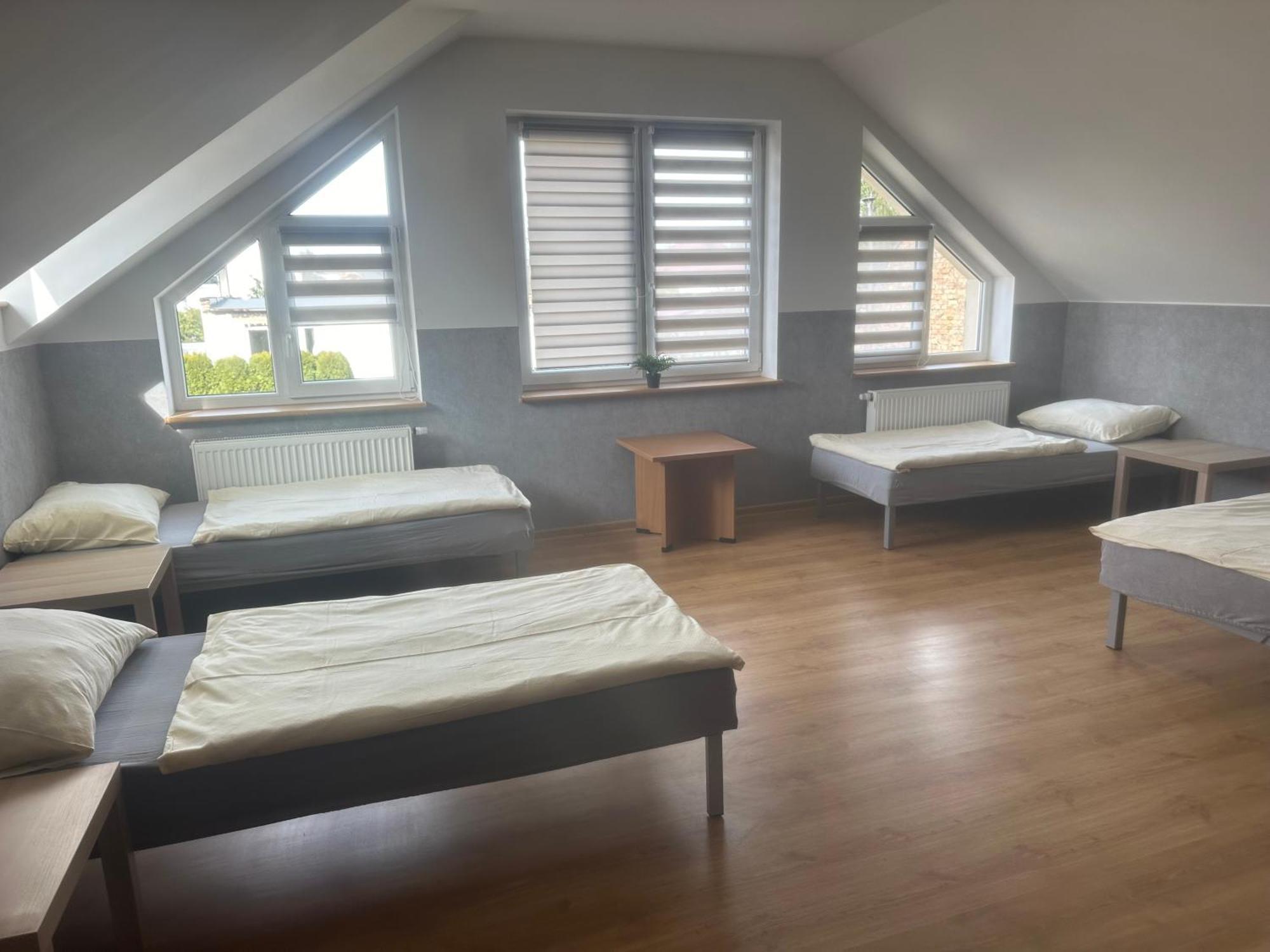 Hgs Home Noclegi Pracownicze Parking , Lazienki ゴジュフ・ヴィエルコポルスキ エクステリア 写真