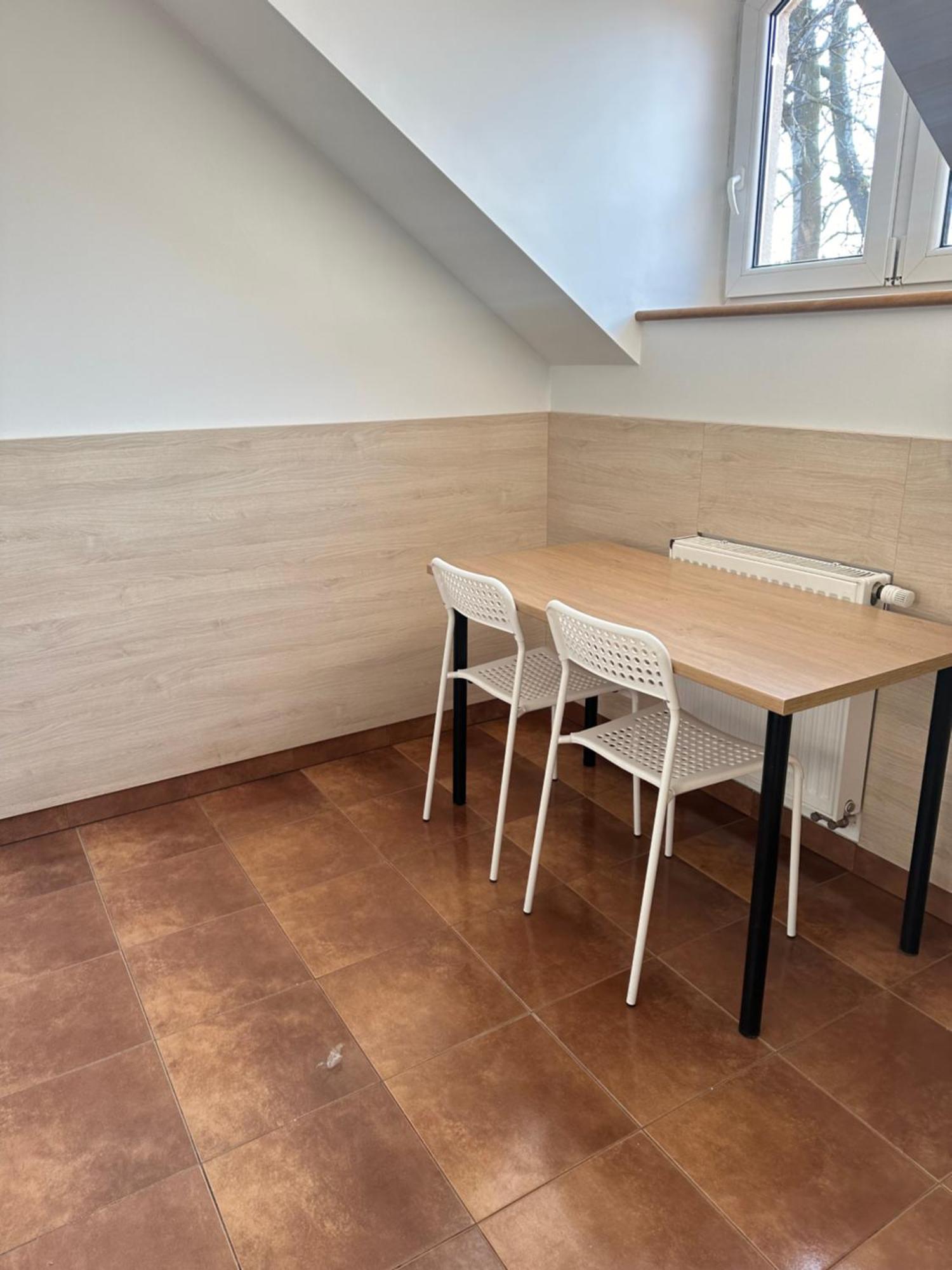 Hgs Home Noclegi Pracownicze Parking , Lazienki ゴジュフ・ヴィエルコポルスキ エクステリア 写真