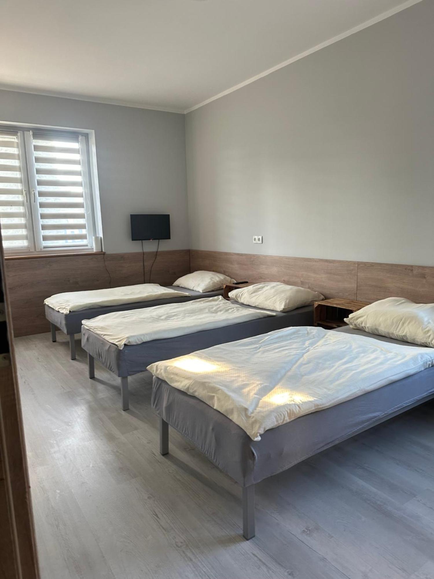 Hgs Home Noclegi Pracownicze Parking , Lazienki ゴジュフ・ヴィエルコポルスキ エクステリア 写真