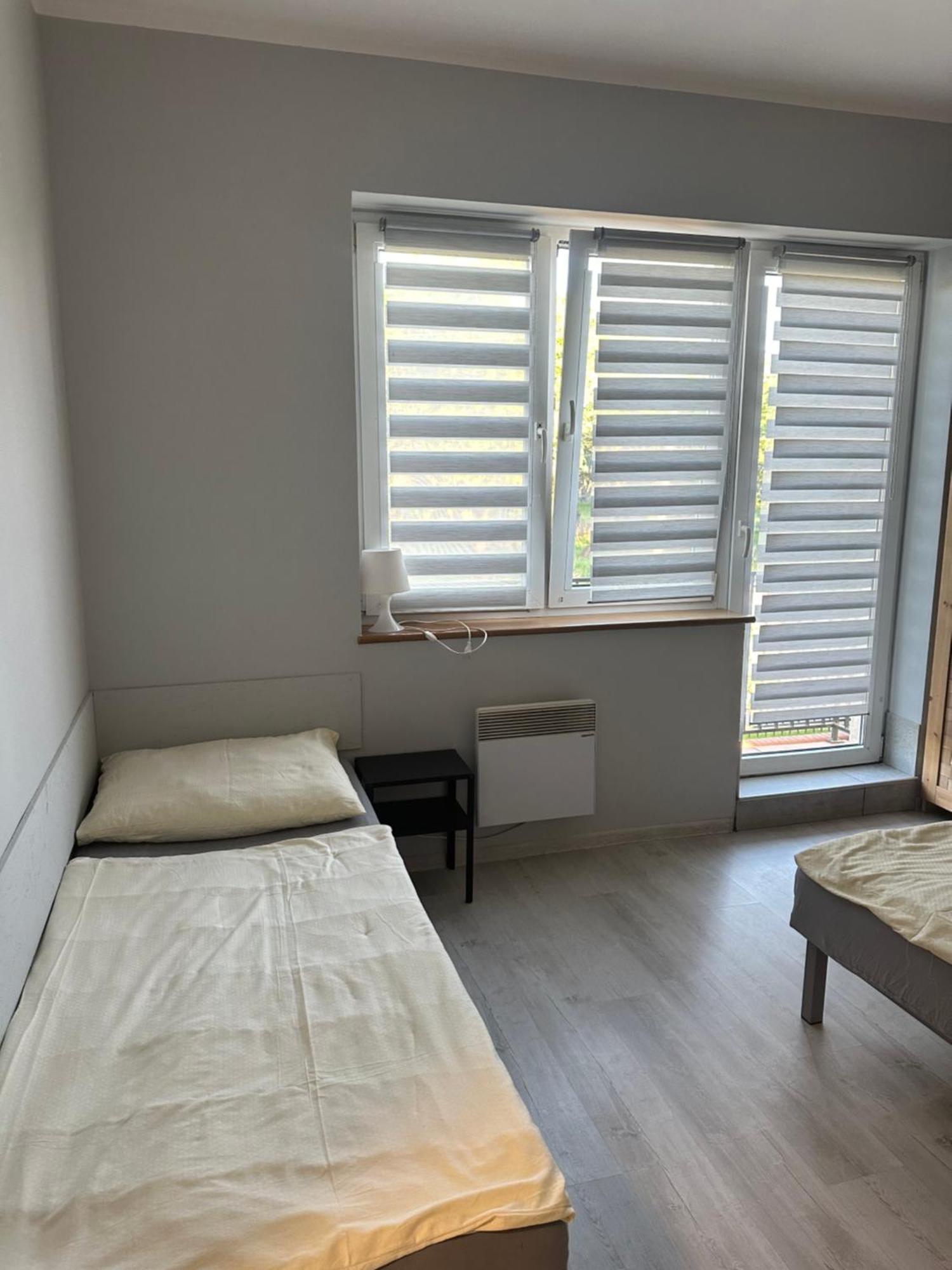 Hgs Home Noclegi Pracownicze Parking , Lazienki ゴジュフ・ヴィエルコポルスキ エクステリア 写真