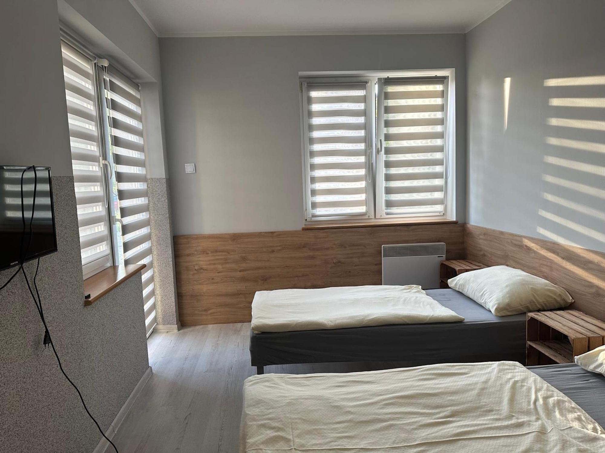 Hgs Home Noclegi Pracownicze Parking , Lazienki ゴジュフ・ヴィエルコポルスキ エクステリア 写真