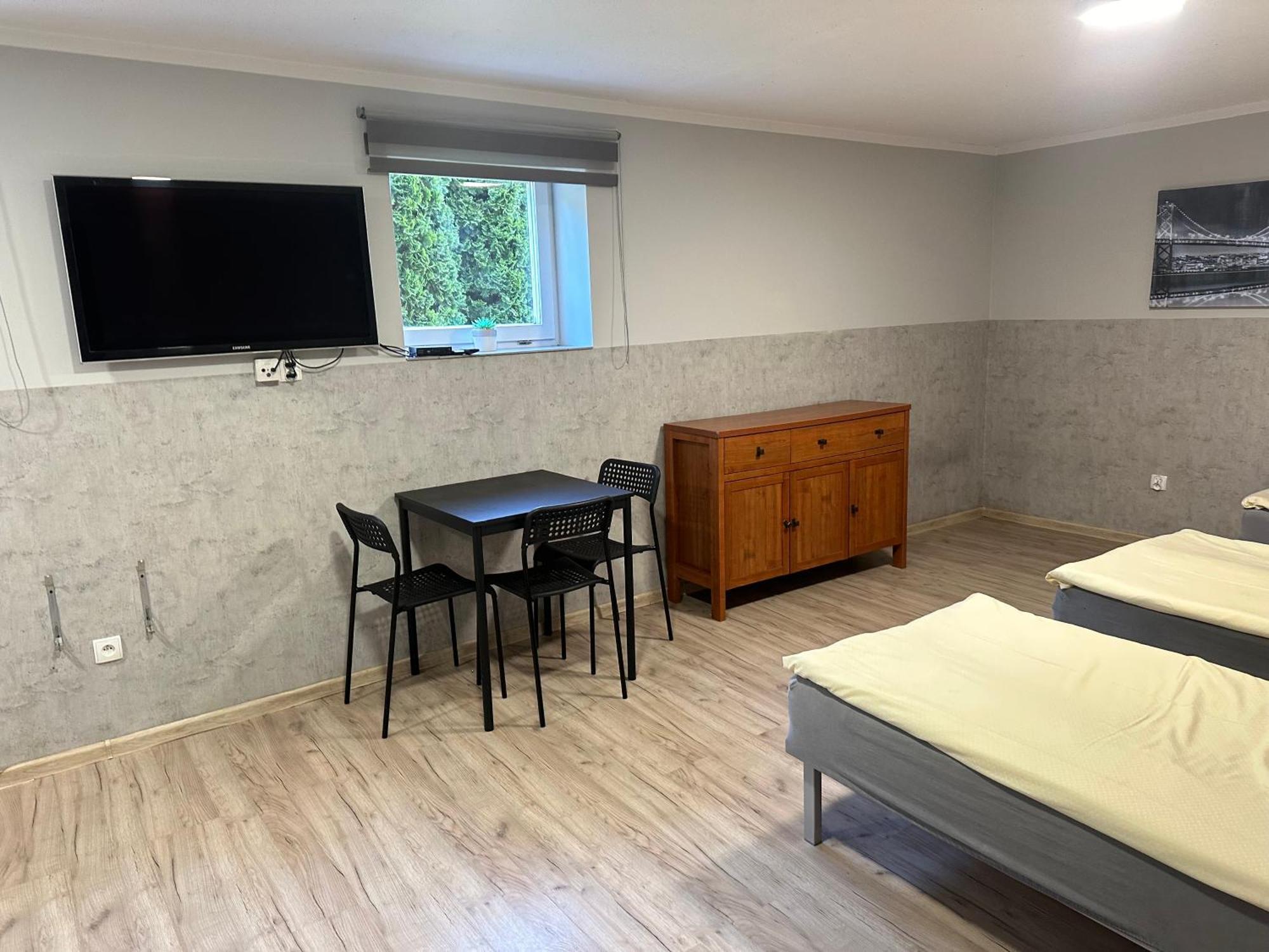 Hgs Home Noclegi Pracownicze Parking , Lazienki ゴジュフ・ヴィエルコポルスキ エクステリア 写真
